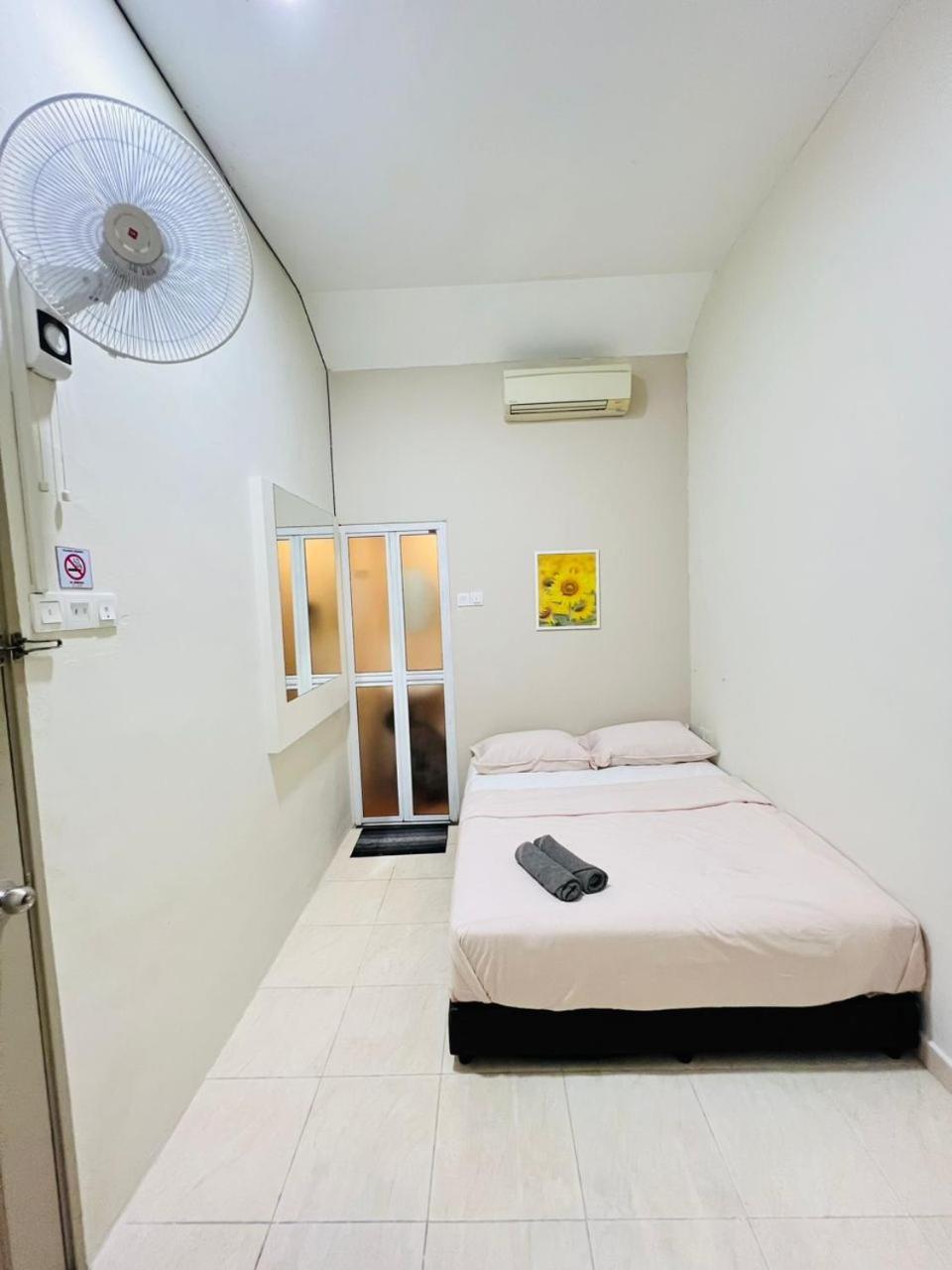 Myroom Georgetown, Off Jalan Burma, Gurney Drive 외부 사진
